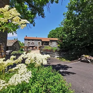 Le Clos Des Pierres Rouges Bed & Breakfast